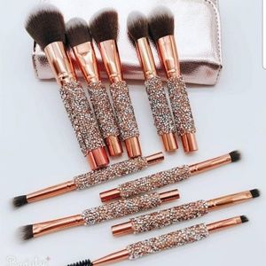 Makeup brushes